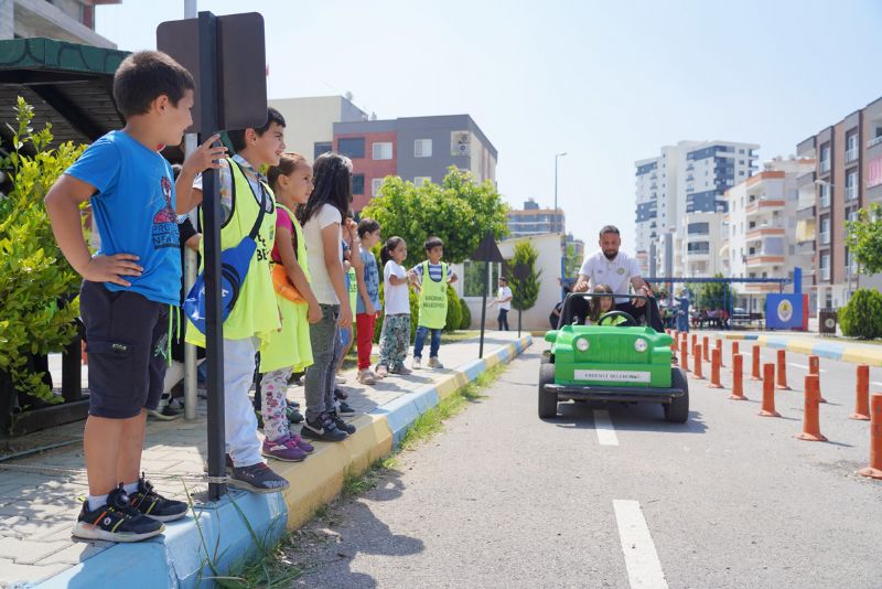 Erdemliden ocuklara trafik eitimi...