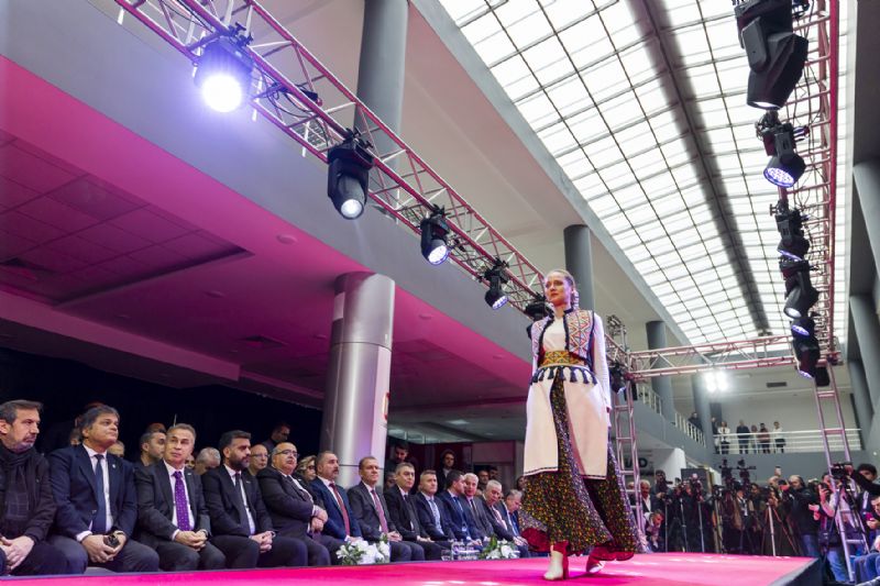 Tekstil Fuar� kap�lar�n� a�t�