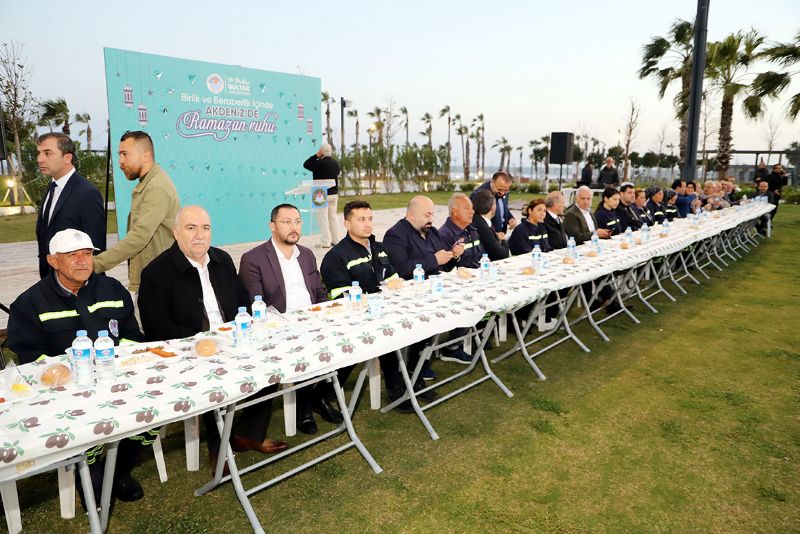 Bakan Gltak, personeli ile  iftar programnda bulutu...