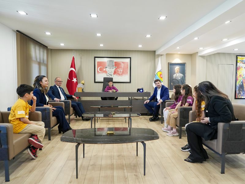 Ba�kan Bolta� koltu�unu �ocuklara b�rakt�