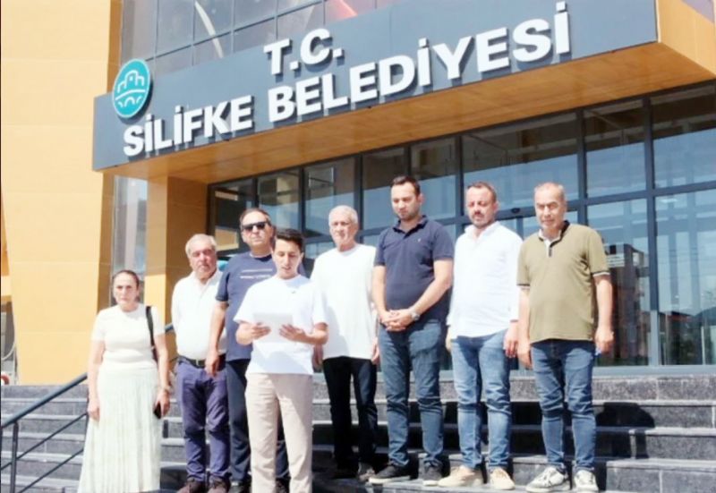 Silifke Belediyesi Meclisi�nde �kapal� toplant�� krizi