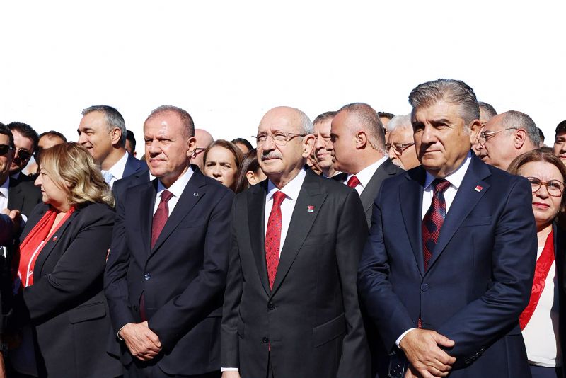 CHP MERS�N�DE KA�AK G�RE� S�R�YOR!