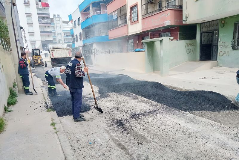 Akdenizde, yol ama, asfalt yama,  kaldrm yenileme almalar sryor...