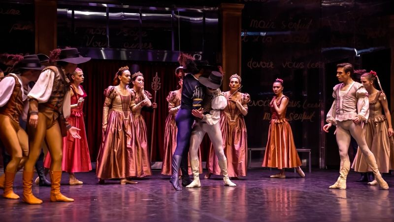 MDOB, Cyranobale�yi sahnesine ta��yor