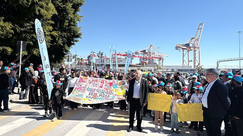 Limandan at�lan i��iler direniyor