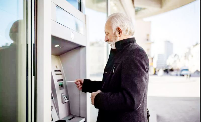 Bankalarn maa blokesine  emeklilerden tepki!