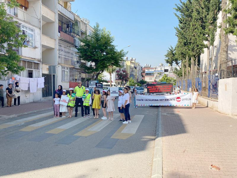 Polislerden rencilere trafik eitimi...