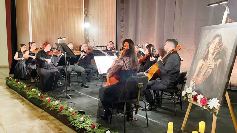 Keman sanat��s� La�in Akyol unutulmad�