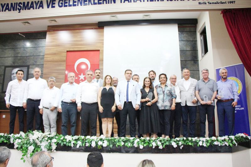 Mersin SMMMO Meclisinden plaket treni...