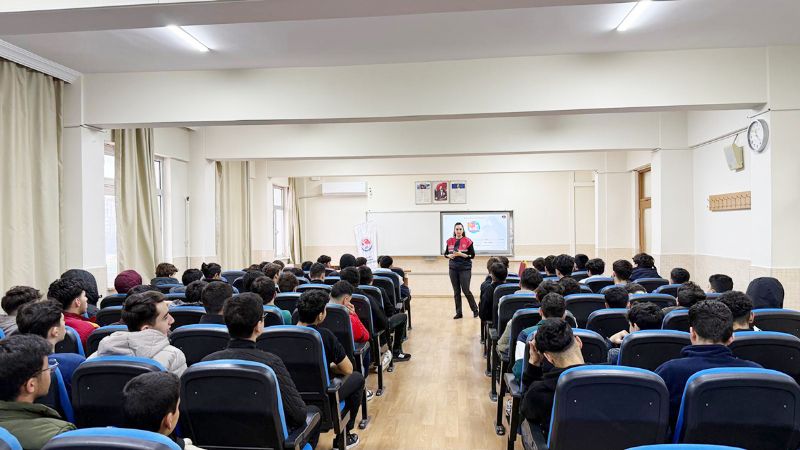 Jandarmadan gen�lere siber zorbal�k e�itimi