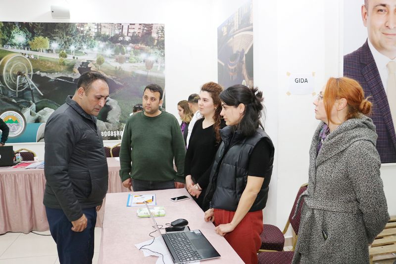 Bakan Ylmaz, Acil Destek Merkezinin almalarn inceledi...