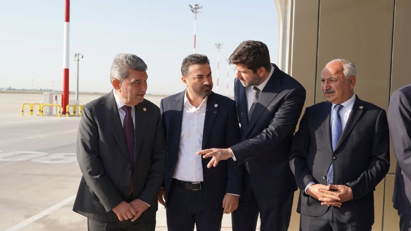 Ali Bolta�, �zg�r �zel�i kar��lad�