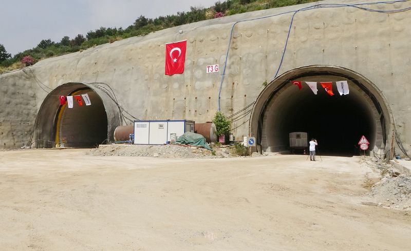 Akdeniz Sahil Yolu’nda almalar devam ediyor...