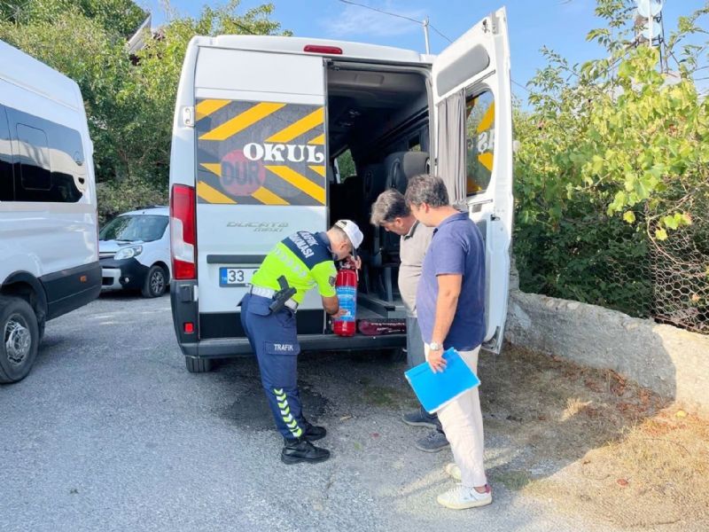 Mersinde jandarmadan okul servislerinde sk denetim