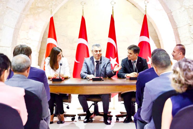 Hay�rsever aileden okul deste�i
