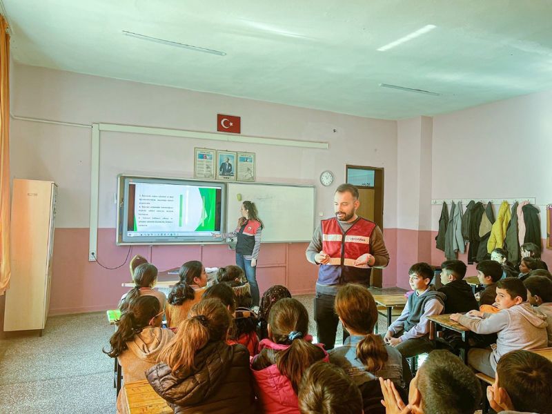 Jandarmadan rencilere siber farkndalk eitimi...