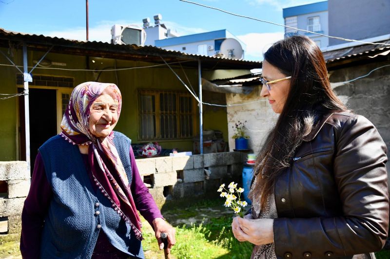 Dudu �rem Toros�tan 86 ya��ndaki Hatice teyzeye ziyaret