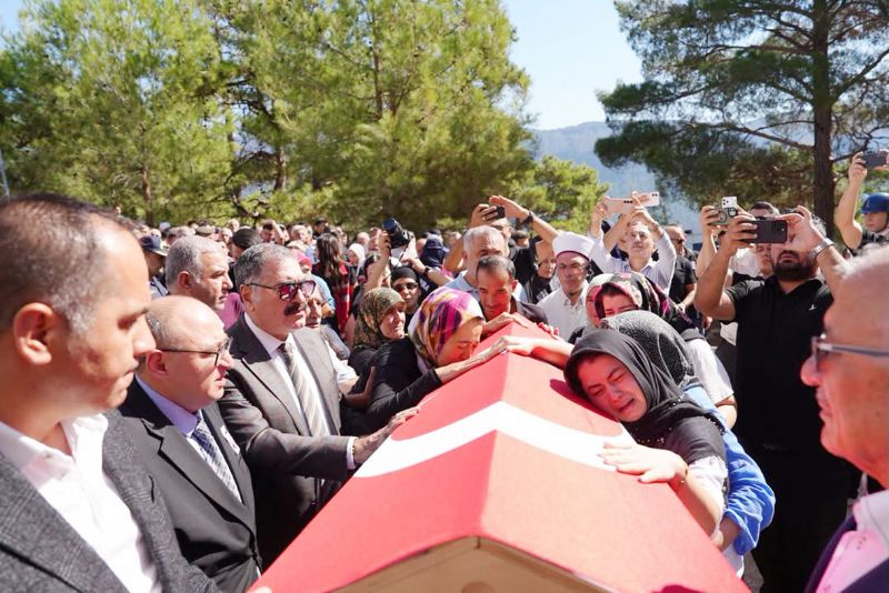 Uzman �avu� Fahri Ate��in cenazesinde g�zya�lar� sel oldu