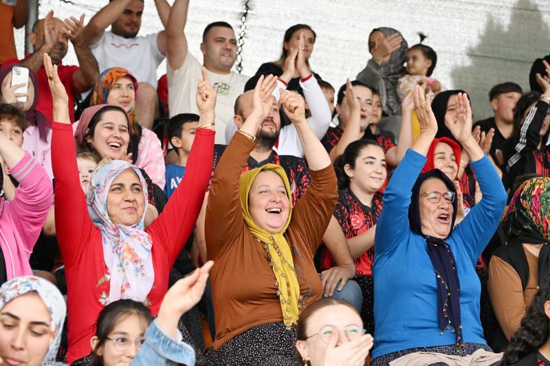 Toroslar�da futbol co�kusu ba�l�yor 