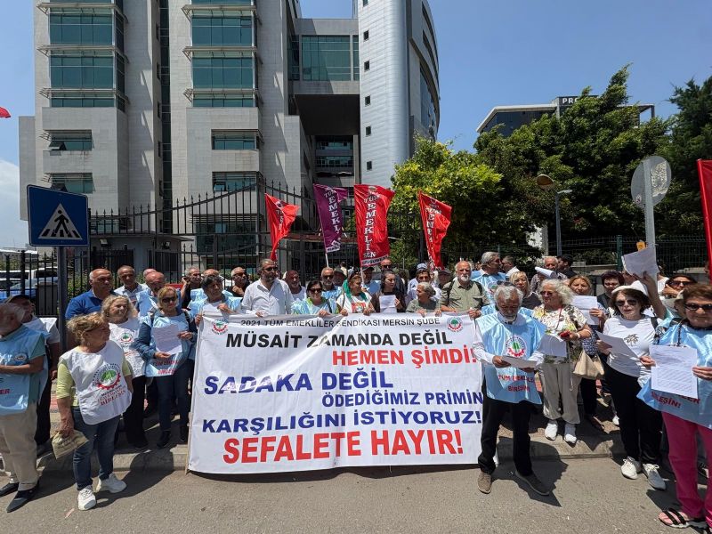 Mersin’de emekliler zam dilek�elerini AYM�ye g�nderdi