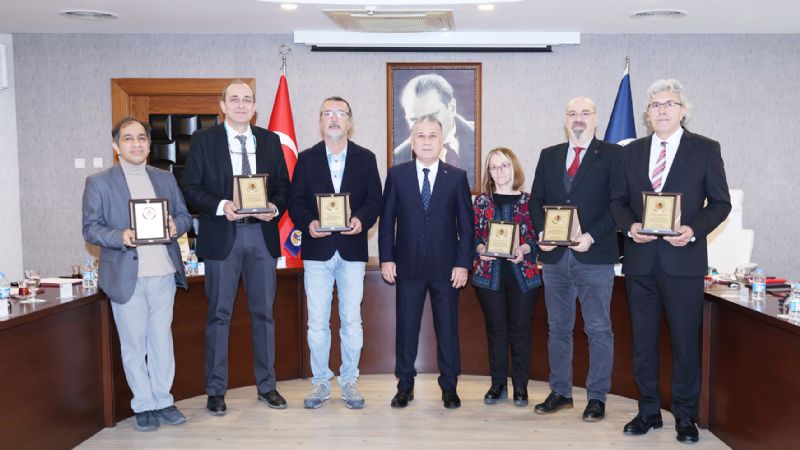 MEܒde plaket t�reni d�zenlendi