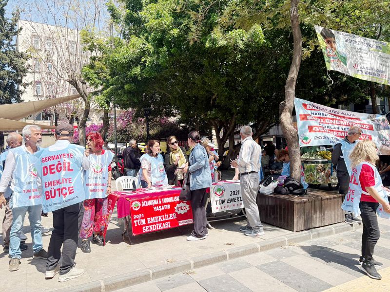 Emekliler taleplerini TBMM�ye ta��yor