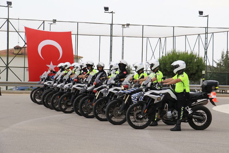 Motosikletli trafik polis timleri sertifika ald...