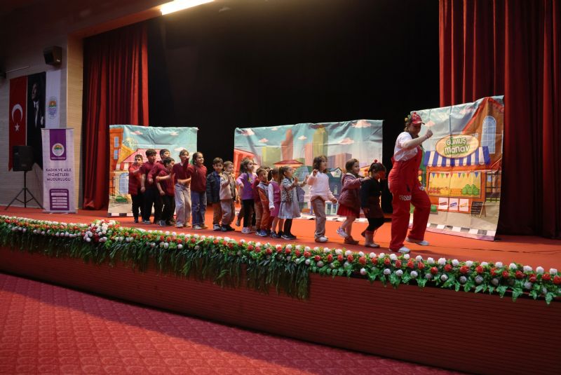 Toroslar�da �teknoloji ba��ml�l���� �ocuklara tiyatroyla anlat�ld�