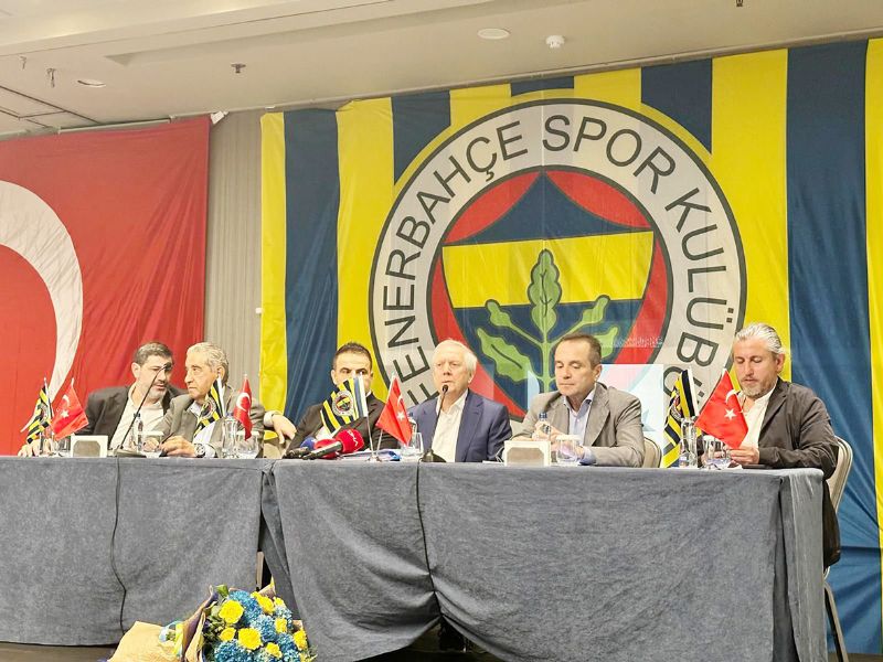 Aziz Yldrm Mersinde  Fenerbahelilerle bulutu...