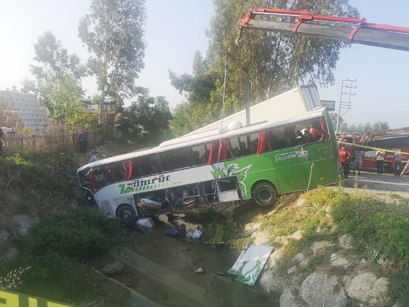 Mersin’de feci kaza: 1 l, 28 yaral...