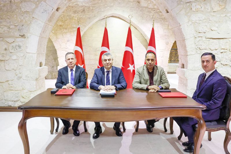 Hay�rsever Demir ailesinden  Boz�n�e sa�l�k deste�i
