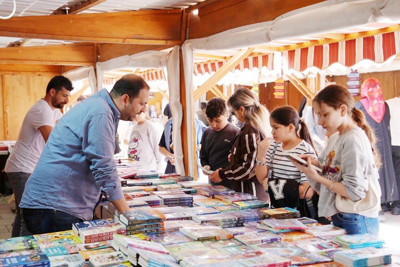 Erdemli�de  Kitap G�nleri  yo�un ilgiyle tamamland�