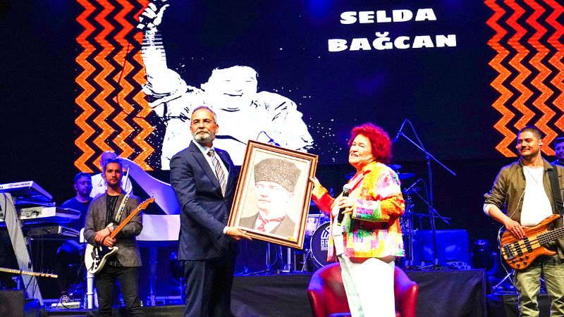 Selda Bacan cokusu alanlara smad...