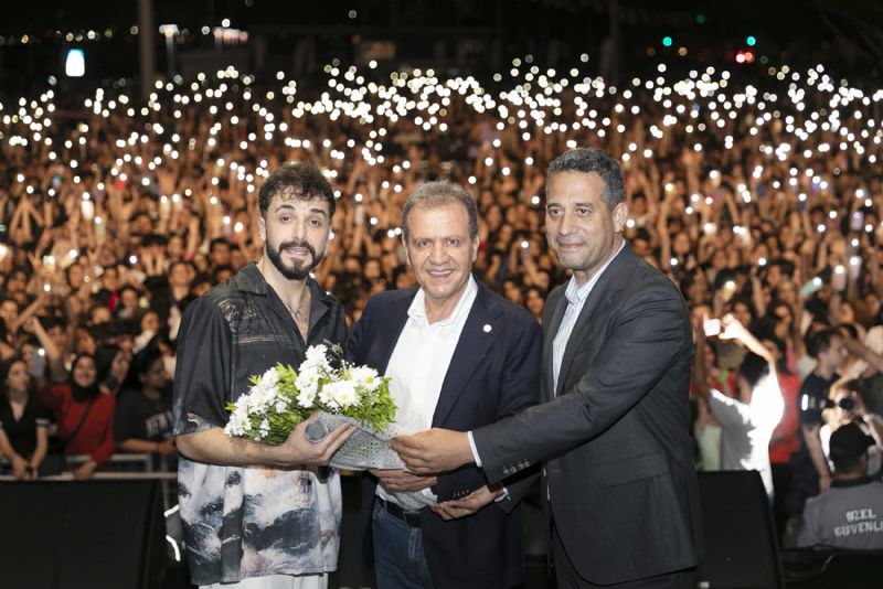 KONSER VERD�RD��� SANAT�ILARI �TANIMIYORUM� DED�!