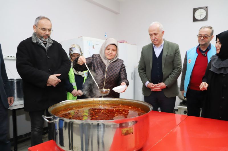 Akdenizde ocaklar depremzedeler iin yanyor...