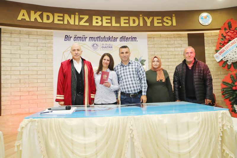 Depremden kurtulan ift Mersin’de dnya evine girdi...