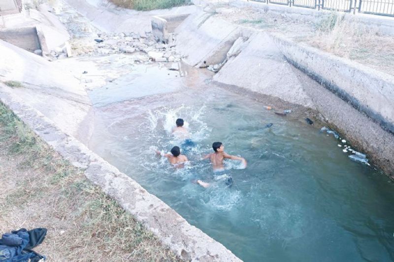 Mersinde sulama kanallar ocuklar iin tehlike yaratyor...