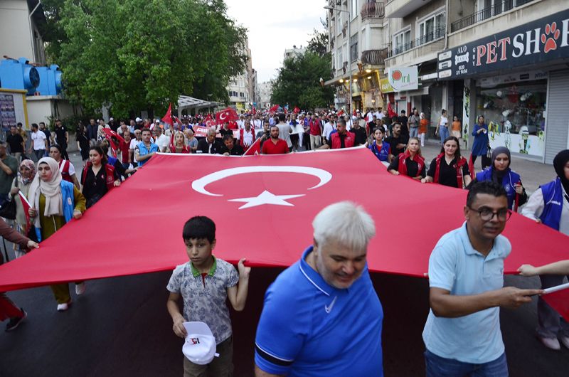 Mersin’de demokrasi nbeti tutuldu...